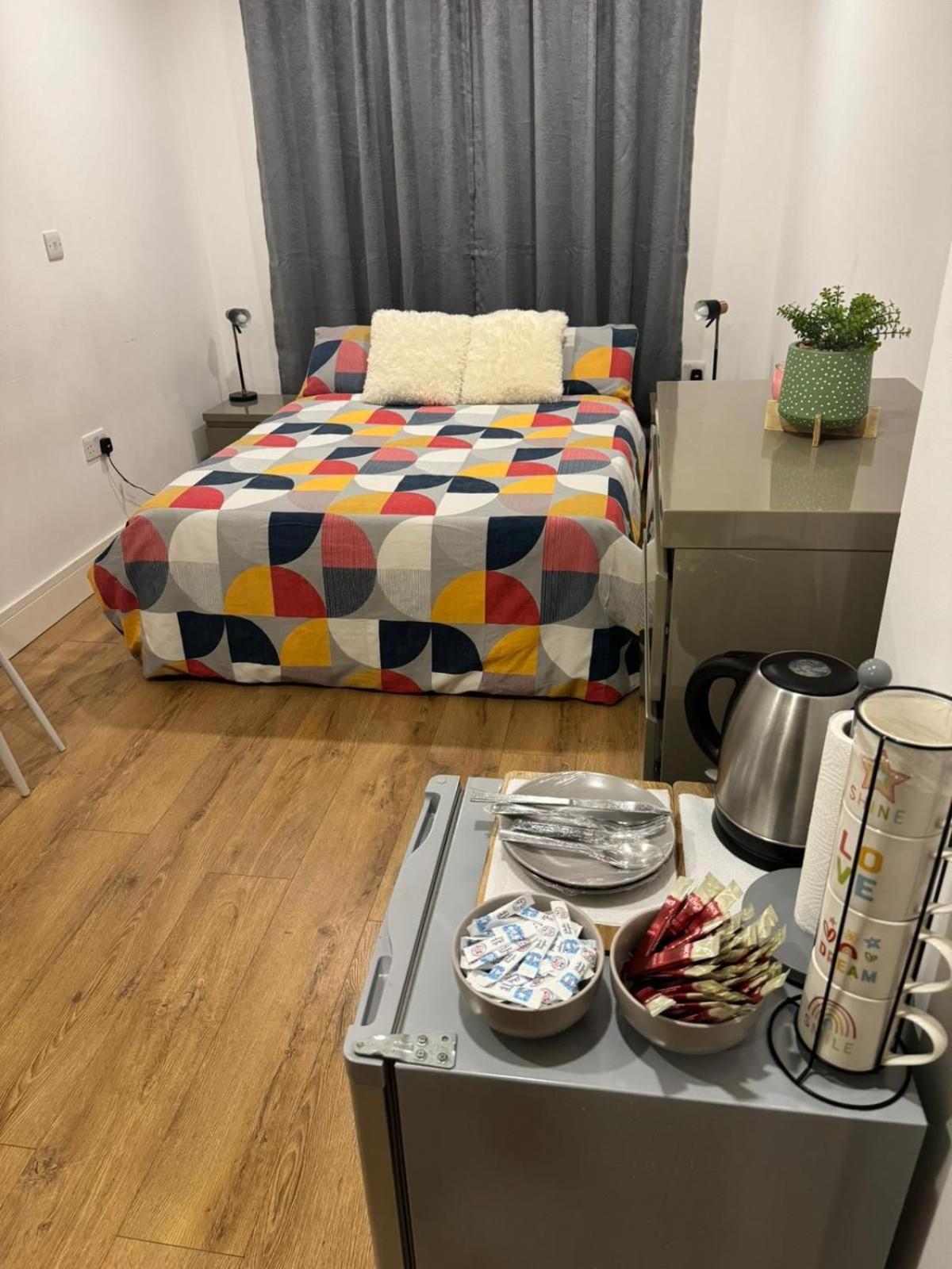 Appartamento King Azim Court Londra Esterno foto